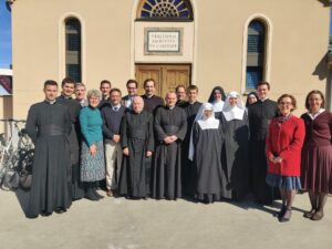 Read more about the article Présence sacerdotale à Saint-Dominique